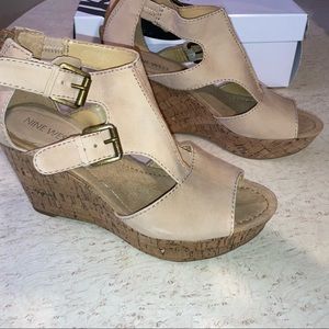 Nine West wedge sandal beige heels size 7